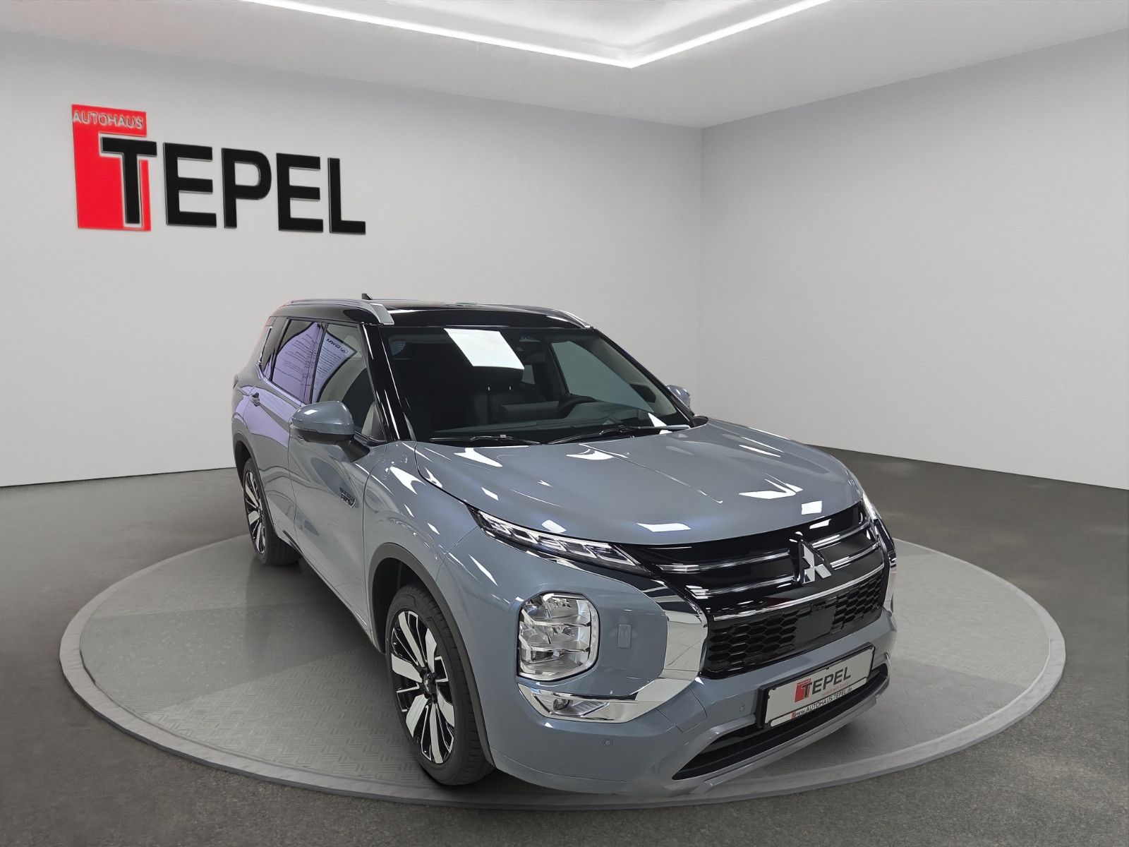 Fahrzeugabbildung Mitsubishi OUTLANDER 2.4 PHEV TOP 4WD