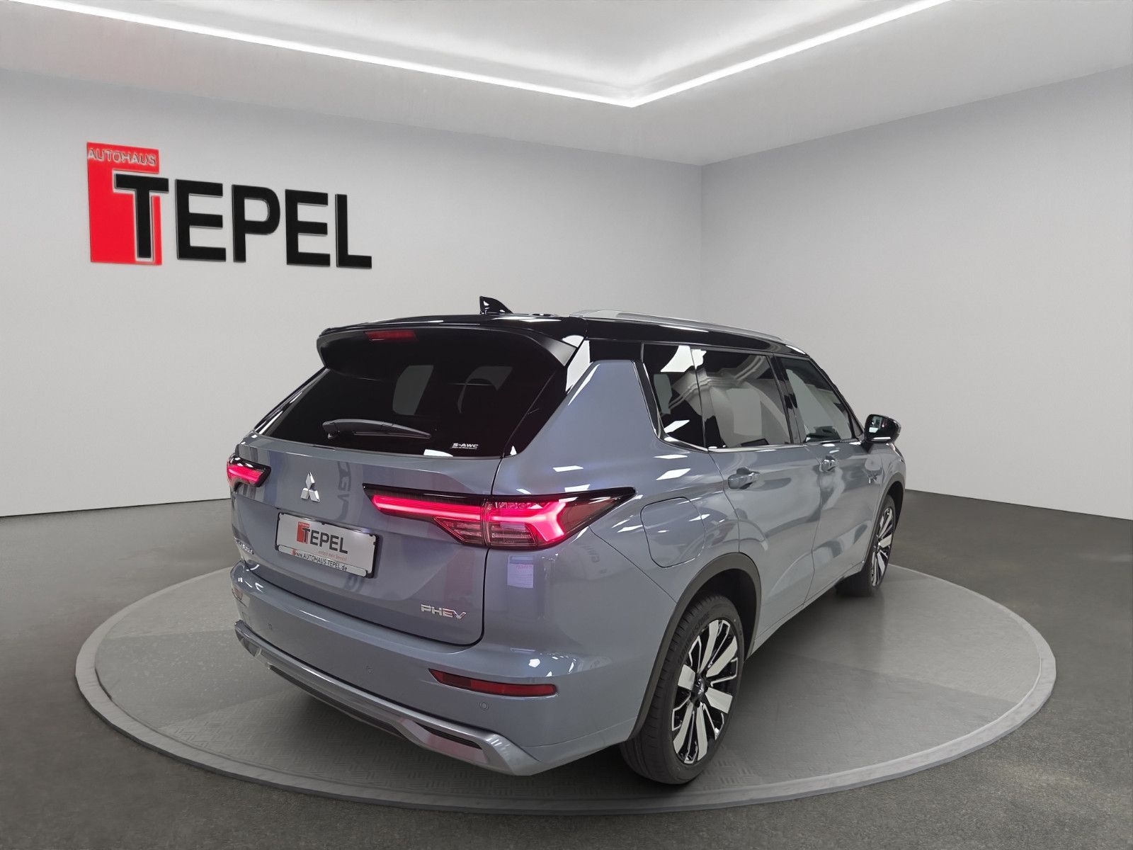 Fahrzeugabbildung Mitsubishi OUTLANDER 2.4 PHEV TOP 4WD