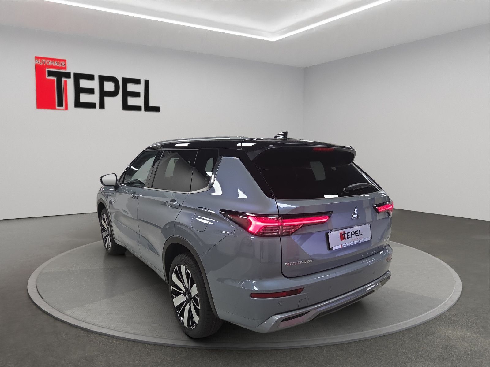 Fahrzeugabbildung Mitsubishi OUTLANDER 2.4 PHEV TOP 4WD