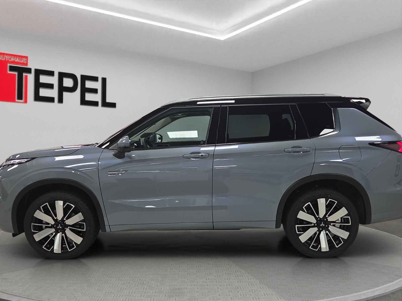 Fahrzeugabbildung Mitsubishi OUTLANDER 2.4 PHEV TOP 4WD