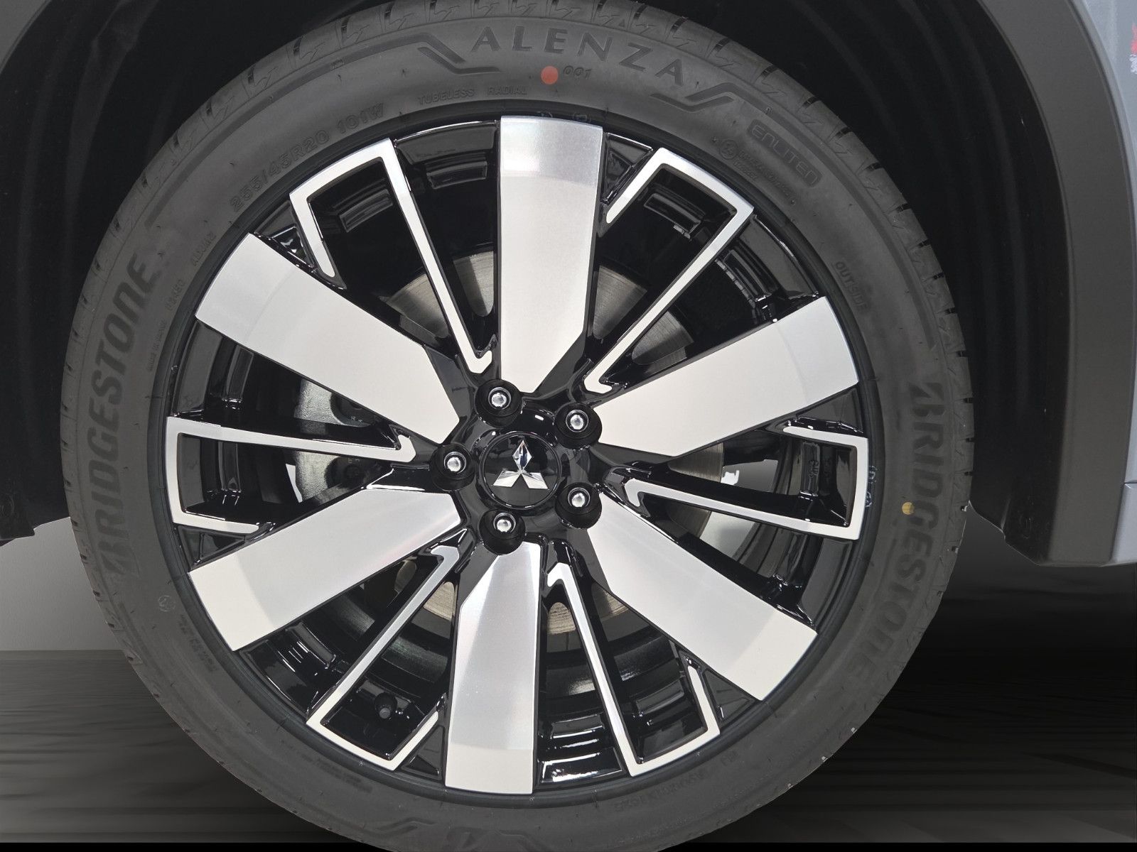 Fahrzeugabbildung Mitsubishi OUTLANDER 2.4 PHEV TOP 4WD