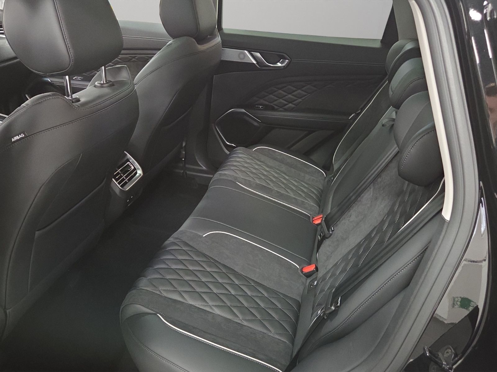 Fahrzeugabbildung GWM WEY 03 PHEV LUXURY 4WD