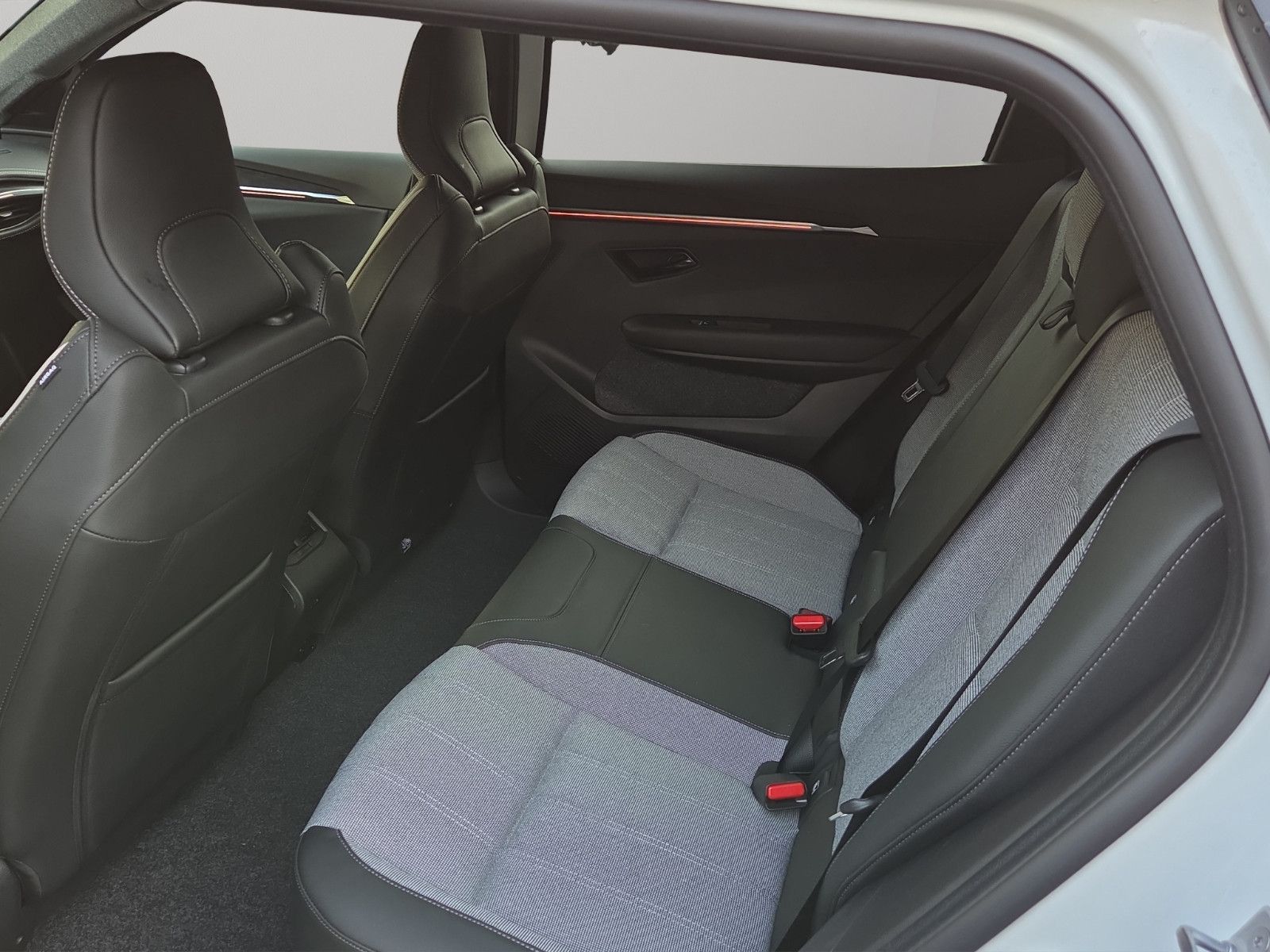 Fahrzeugabbildung Mitsubishi ECLIPSE CROSS EV DIAMANT TOP
