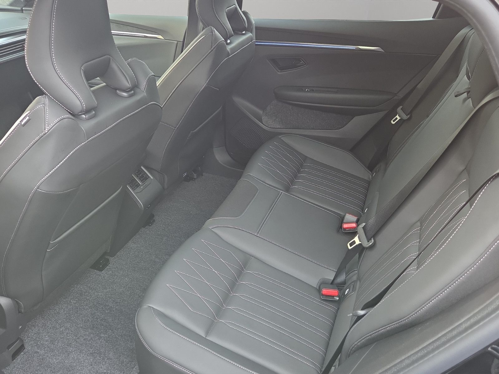 Fahrzeugabbildung Mitsubishi ECLIPSE CROSS EV DIAMANT TOP LUXURY-PAKET