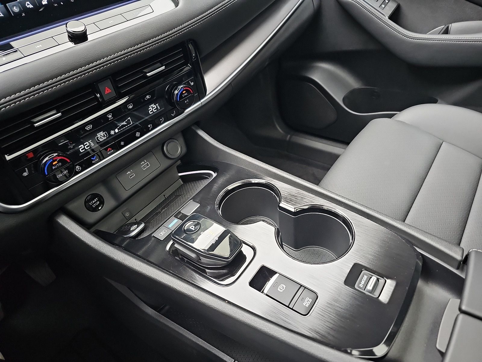 Fahrzeugabbildung Nissan X-TRAIL 1.5 VC-T e-Power N-Connecta