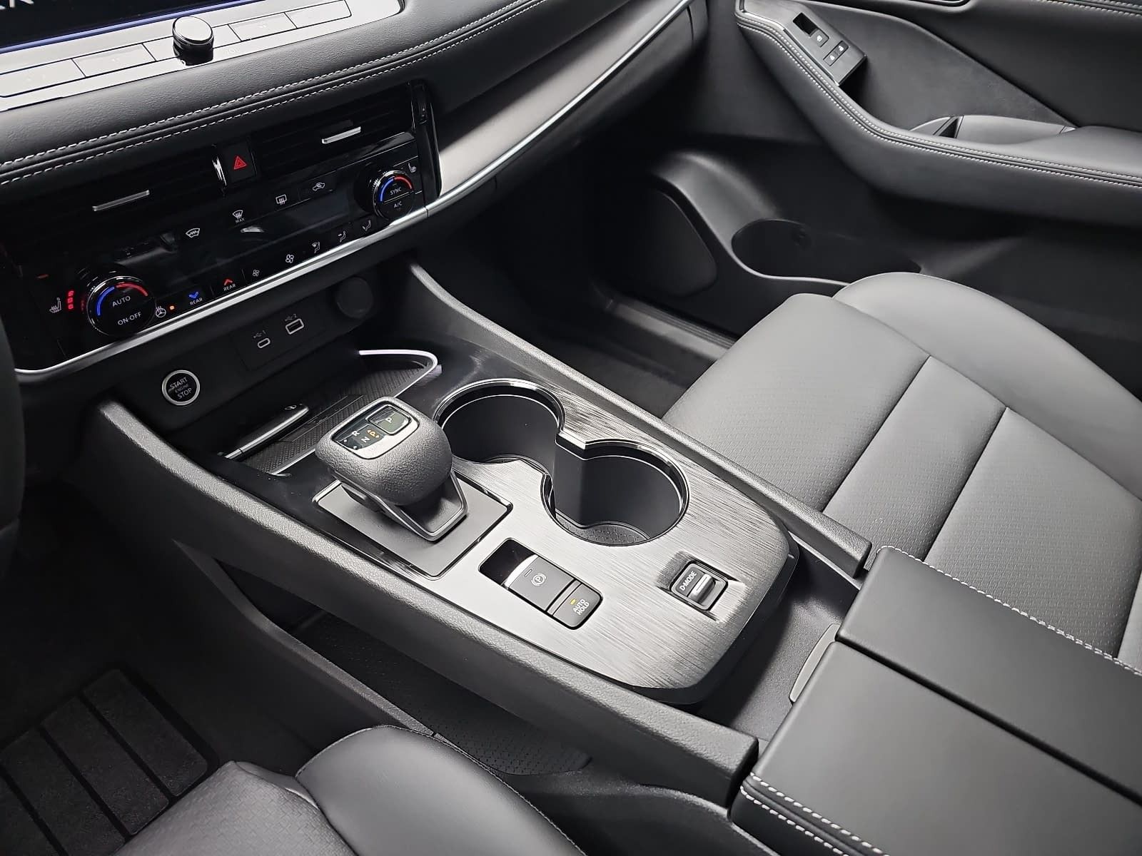 Fahrzeugabbildung Nissan X-TRAIL 1.5 VC-T Xtronic N-CONNECTA