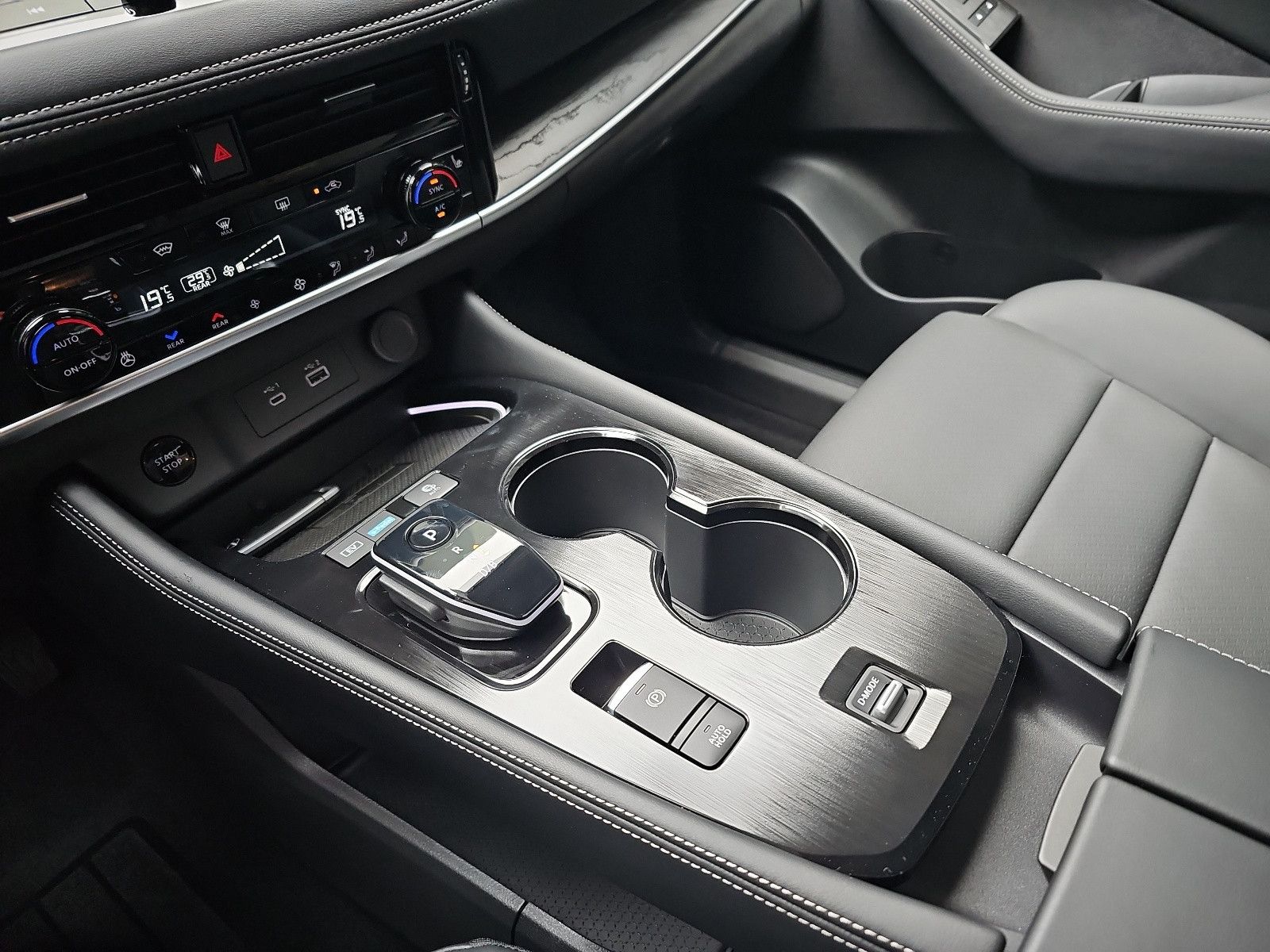 Fahrzeugabbildung Nissan X-TRAIL 1.5 VC-T e-Power TEKNA