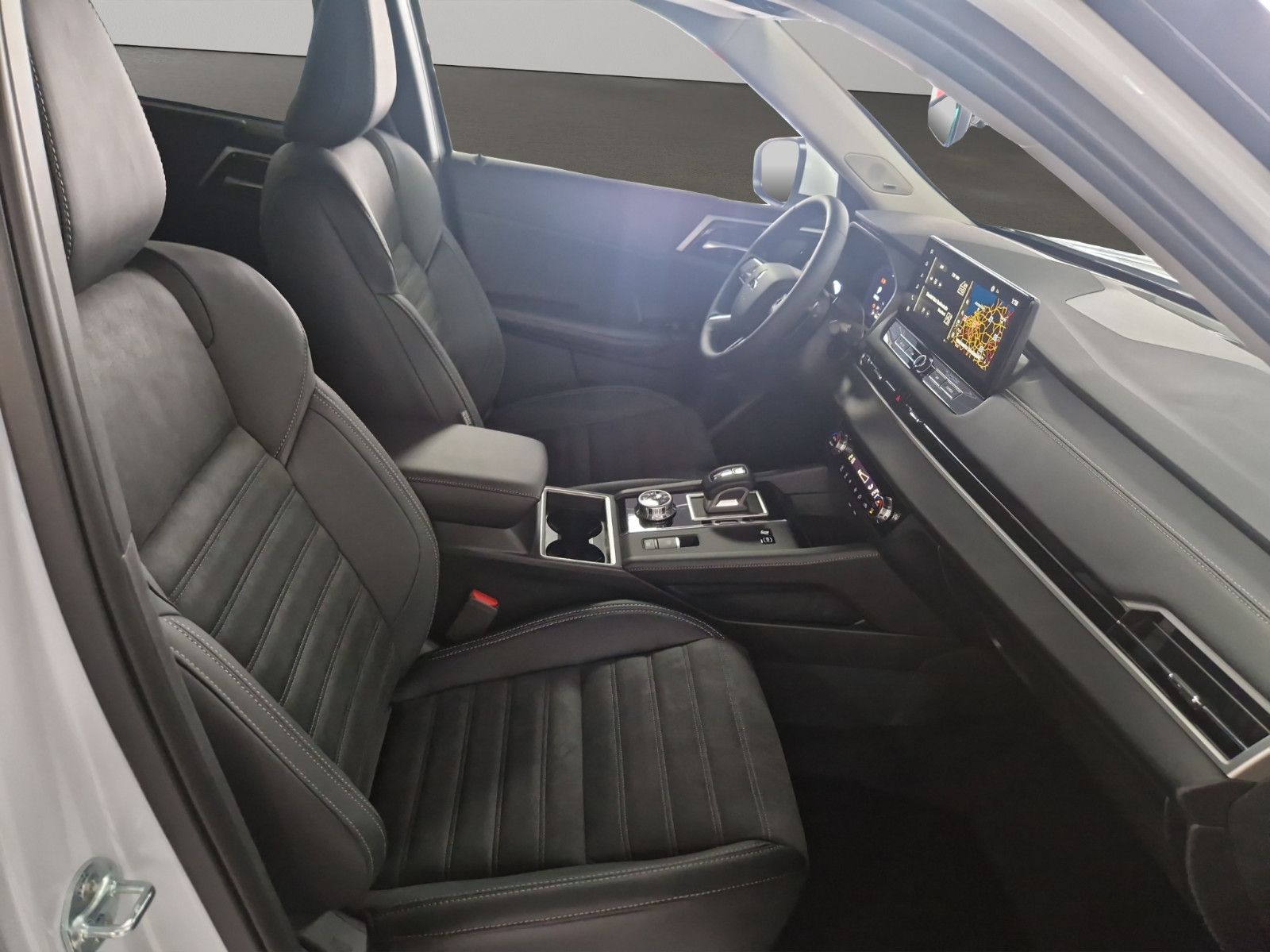 Fahrzeugabbildung Mitsubishi OUTLANDER 2.4 PHEV INTRO EDITION 4WD