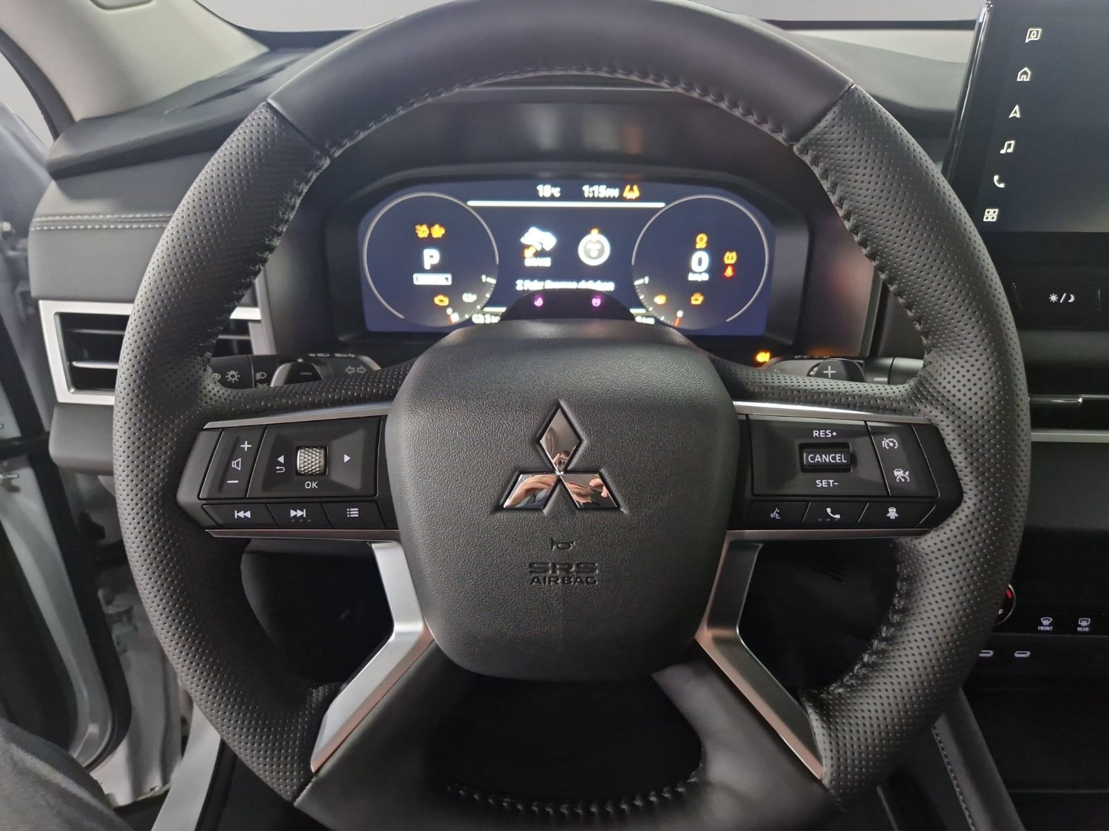 Fahrzeugabbildung Mitsubishi OUTLANDER 2.4 PHEV INTRO EDITION 4WD