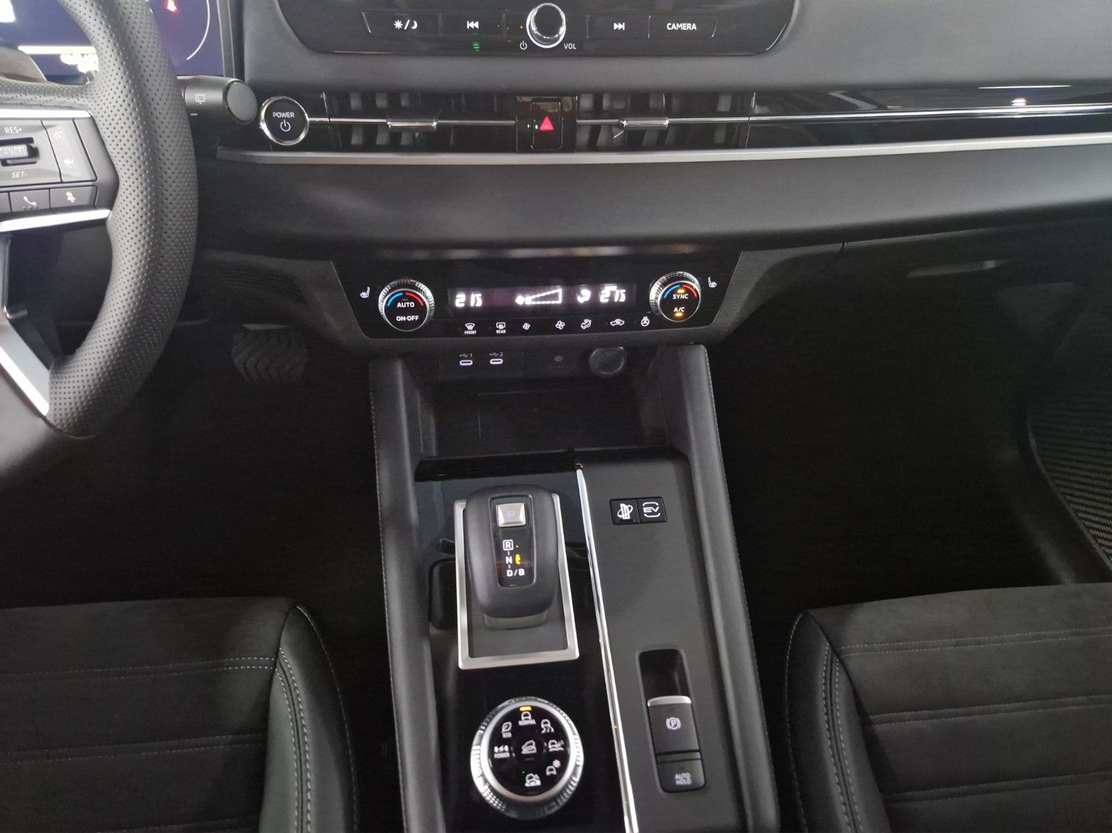 Fahrzeugabbildung Mitsubishi OUTLANDER 2.4 PHEV INTRO EDITION 4WD