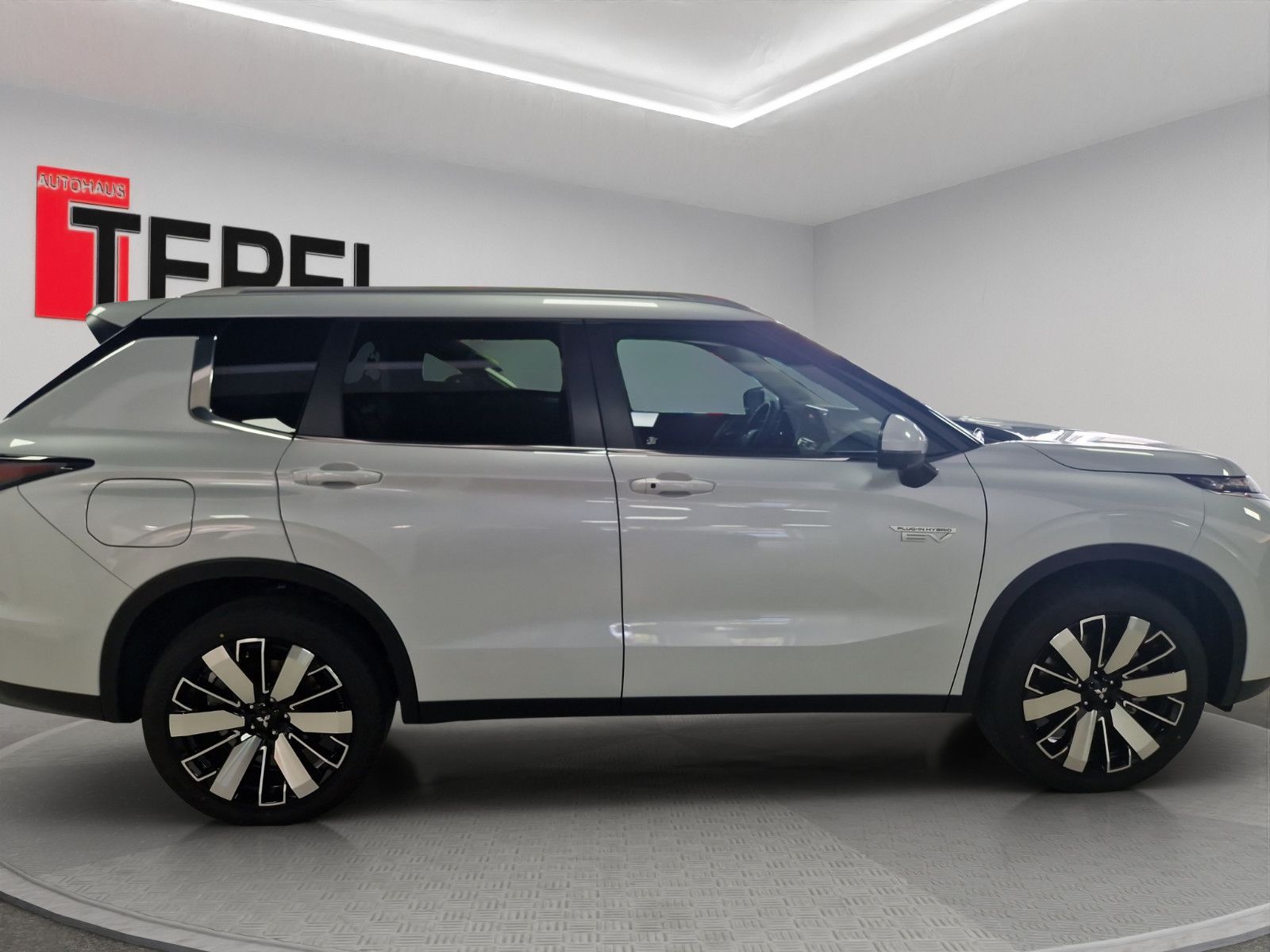 Fahrzeugabbildung Mitsubishi OUTLANDER 2.4 PHEV INTRO EDITION 4WD