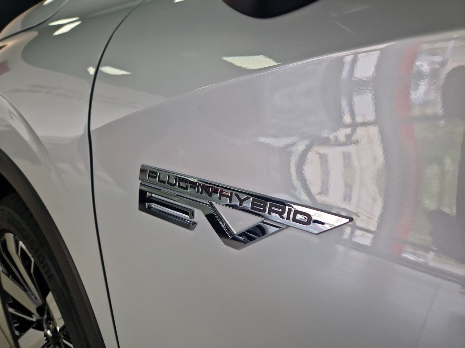 Fahrzeugabbildung Mitsubishi OUTLANDER 2.4 PHEV INTRO EDITION 4WD