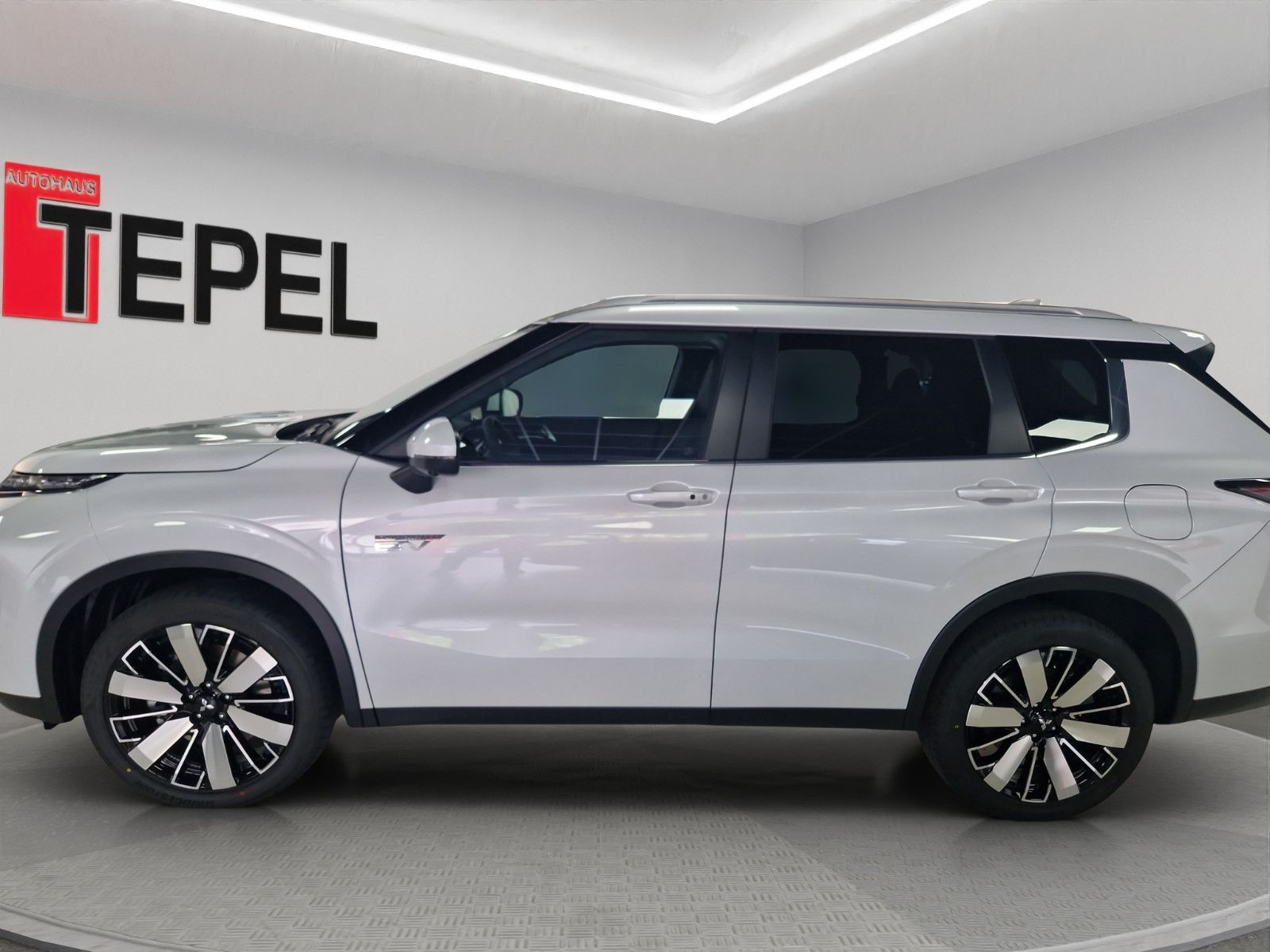 Fahrzeugabbildung Mitsubishi OUTLANDER 2.4 PHEV INTRO EDITION 4WD