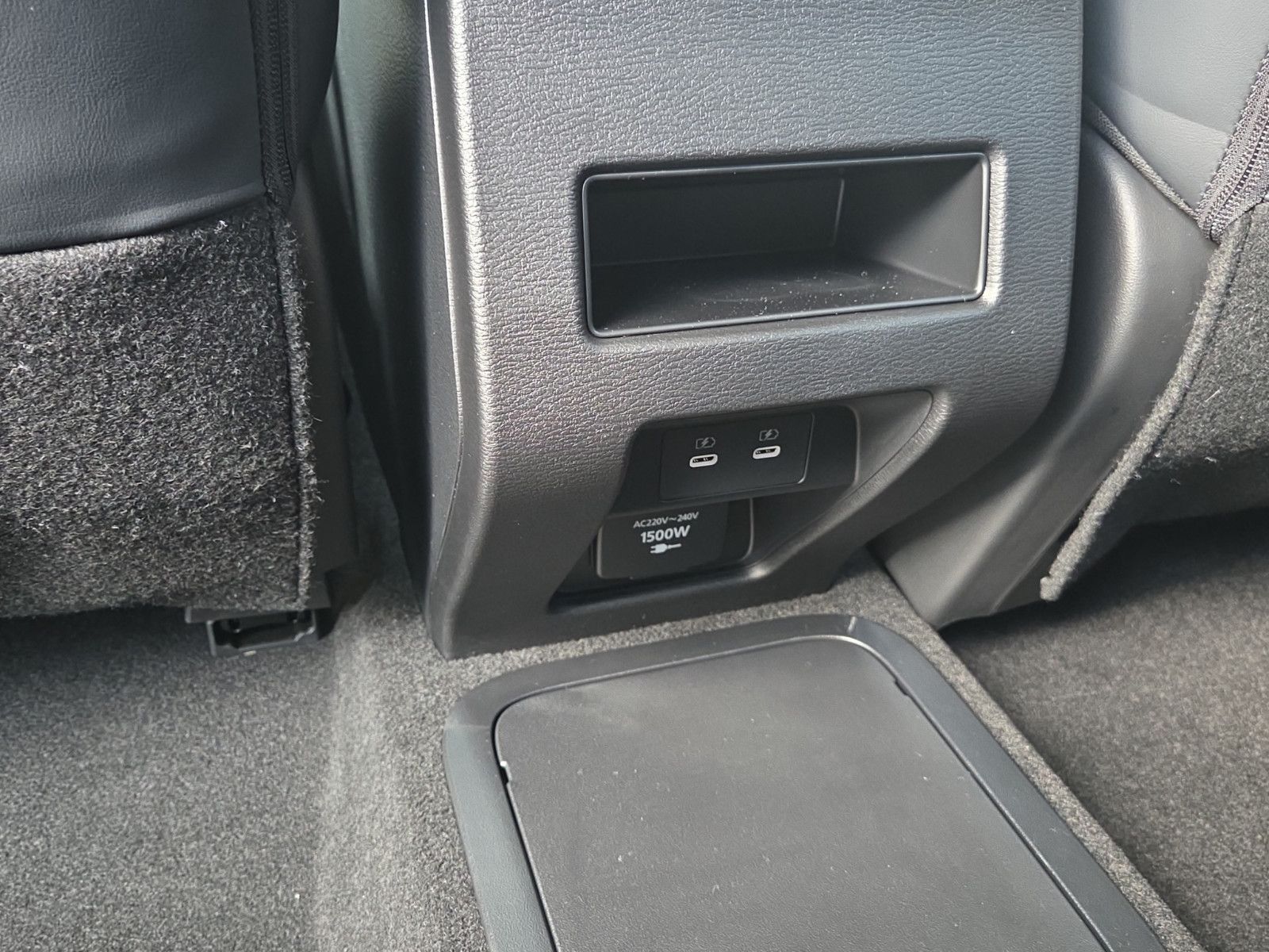 Fahrzeugabbildung Mitsubishi OUTLANDER 2.4 PHEV INTRO EDITION 4WD