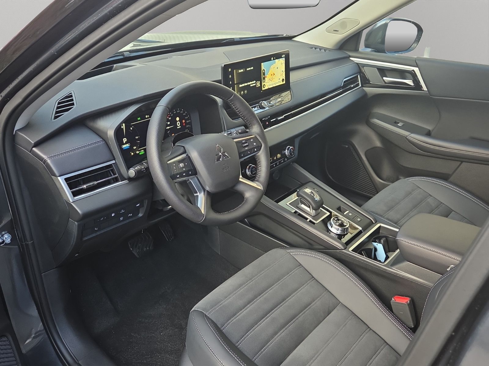 Fahrzeugabbildung Mitsubishi OUTLANDER 2.4 PHEV INTRO EDITION 4WD