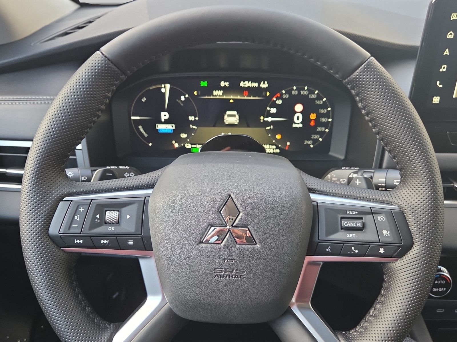 Fahrzeugabbildung Mitsubishi OUTLANDER 2.4 PHEV INTRO EDITION 4WD