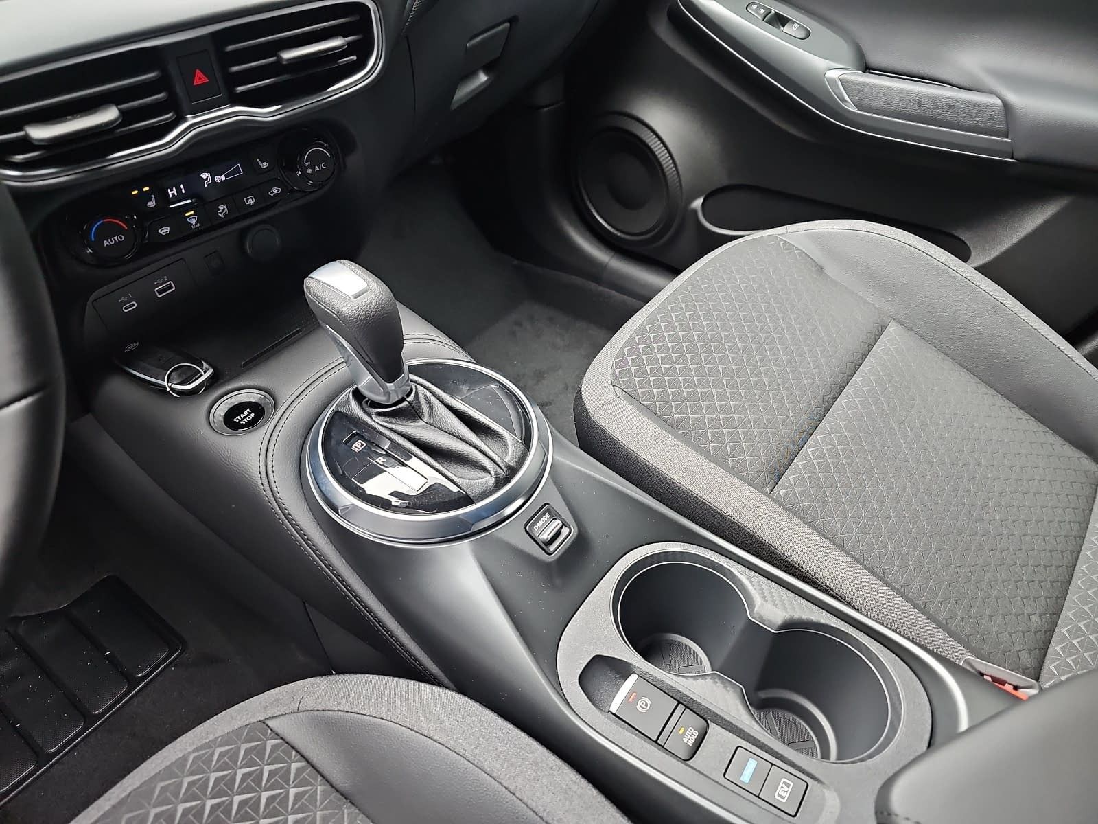 Fahrzeugabbildung Nissan JUKE 1.6 Hybrid N-CONNECTA