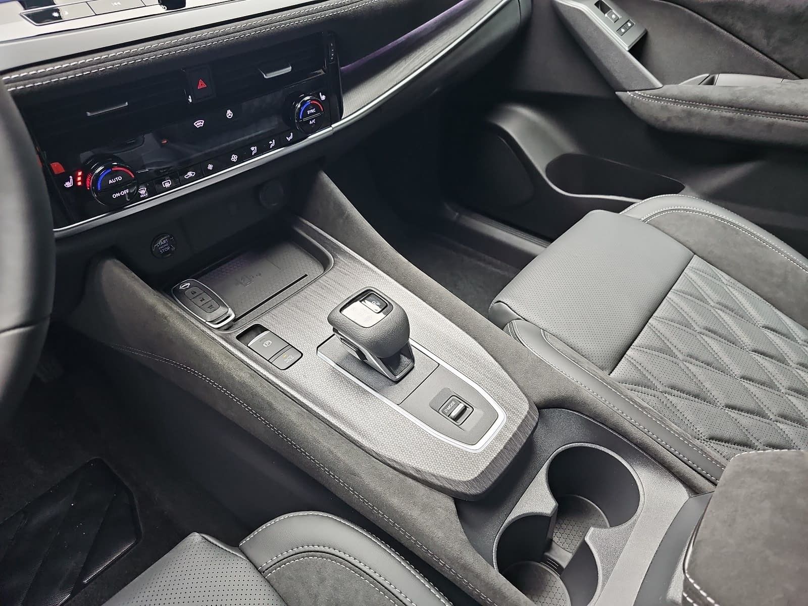 Fahrzeugabbildung Nissan QASHQAI 1.3 DIG-T TEKNA/ PREMIUM PAKET Xtronic