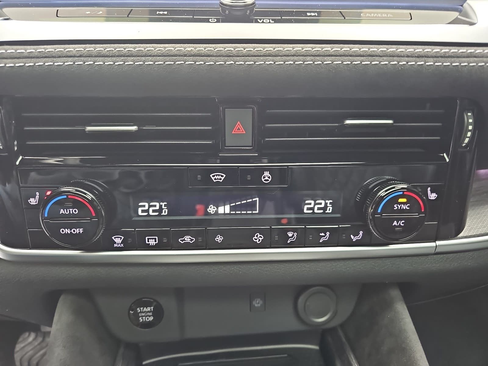 Fahrzeugabbildung Nissan QASHQAI 1.3 DIG-T TEKNA/ PREMIUM PAKET Xtronic