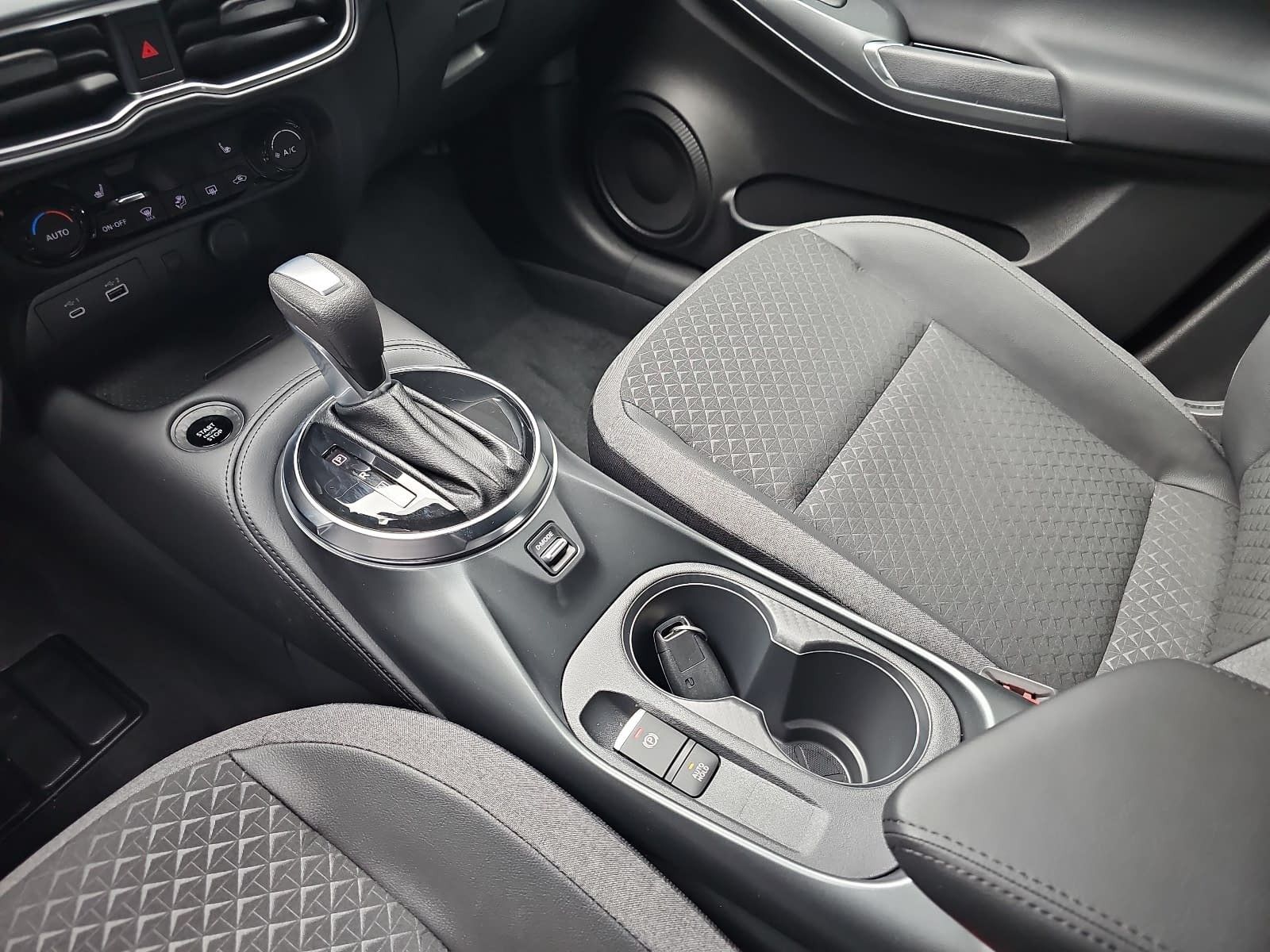 Fahrzeugabbildung Nissan JUKE 1.0 DIG-T N-CONNECTA DCT