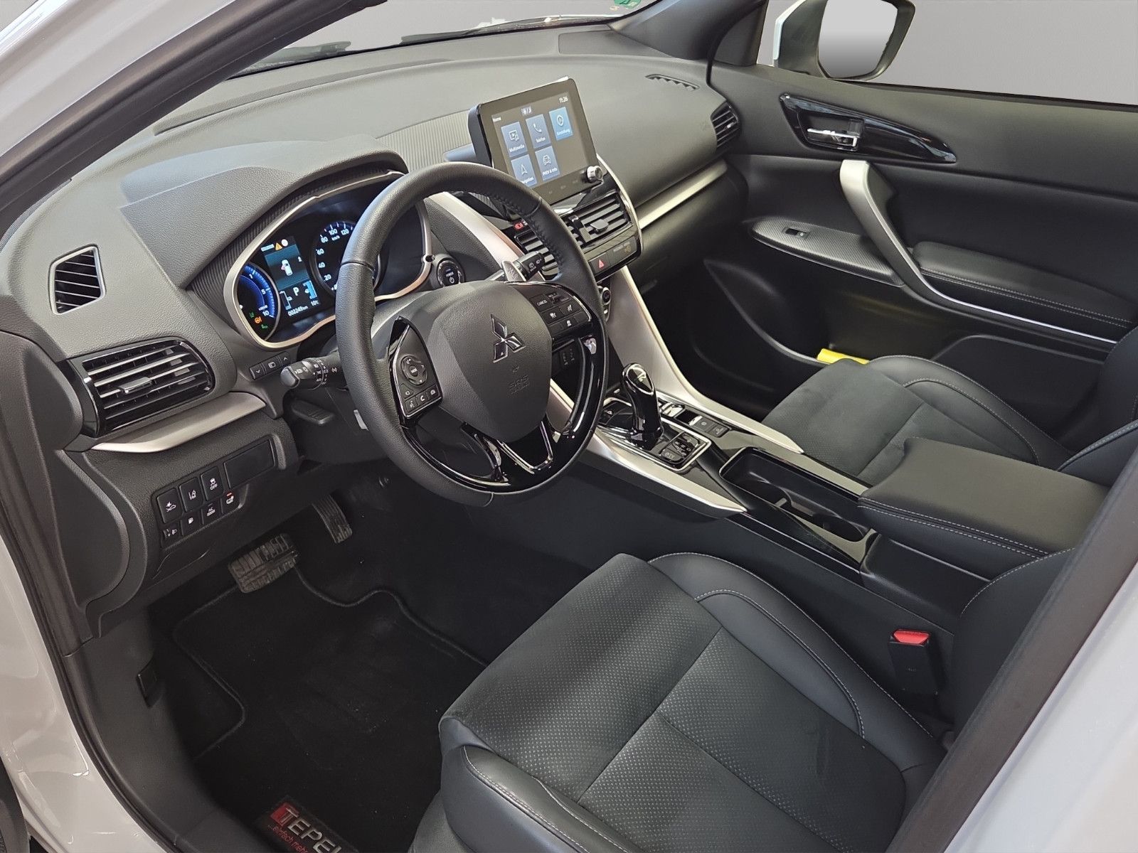 Fahrzeugabbildung Mitsubishi ECLIPSE CROSS 2.4 PLUG-IN HYBRID SELECT 4WD