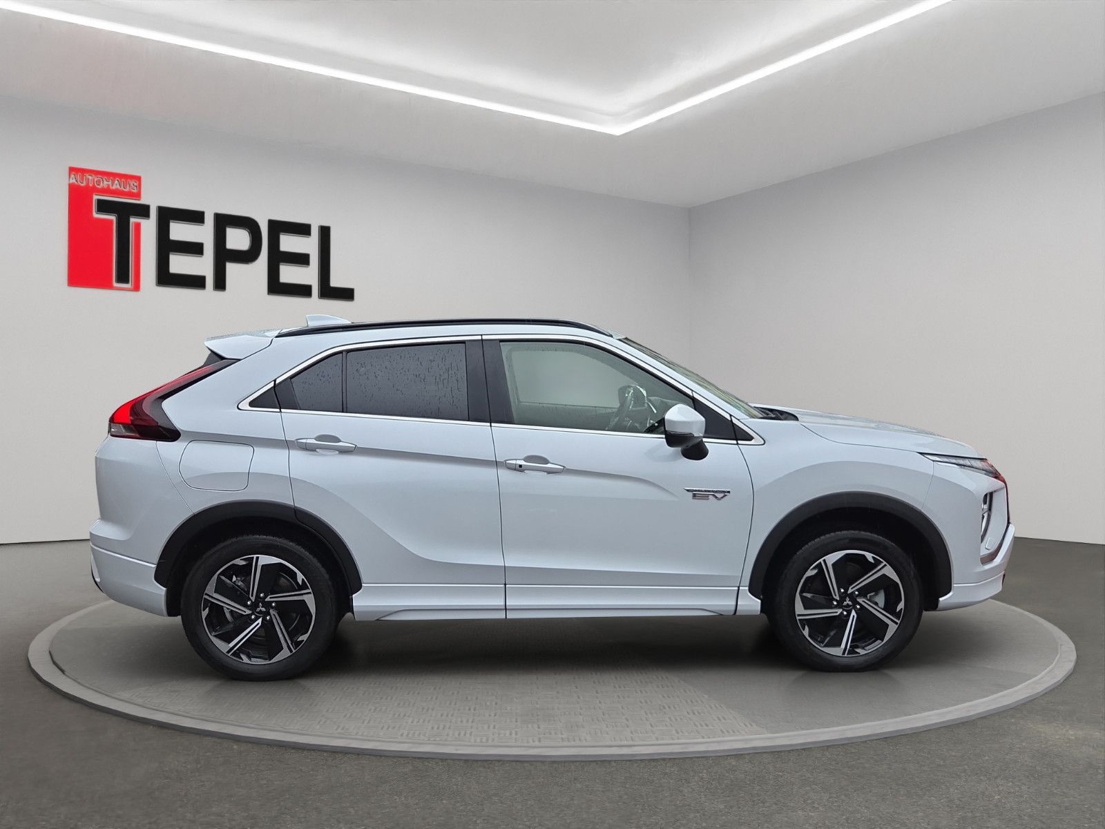 Fahrzeugabbildung Mitsubishi ECLIPSE CROSS 2.4 PLUG-IN HYBRID SELECT 4WD