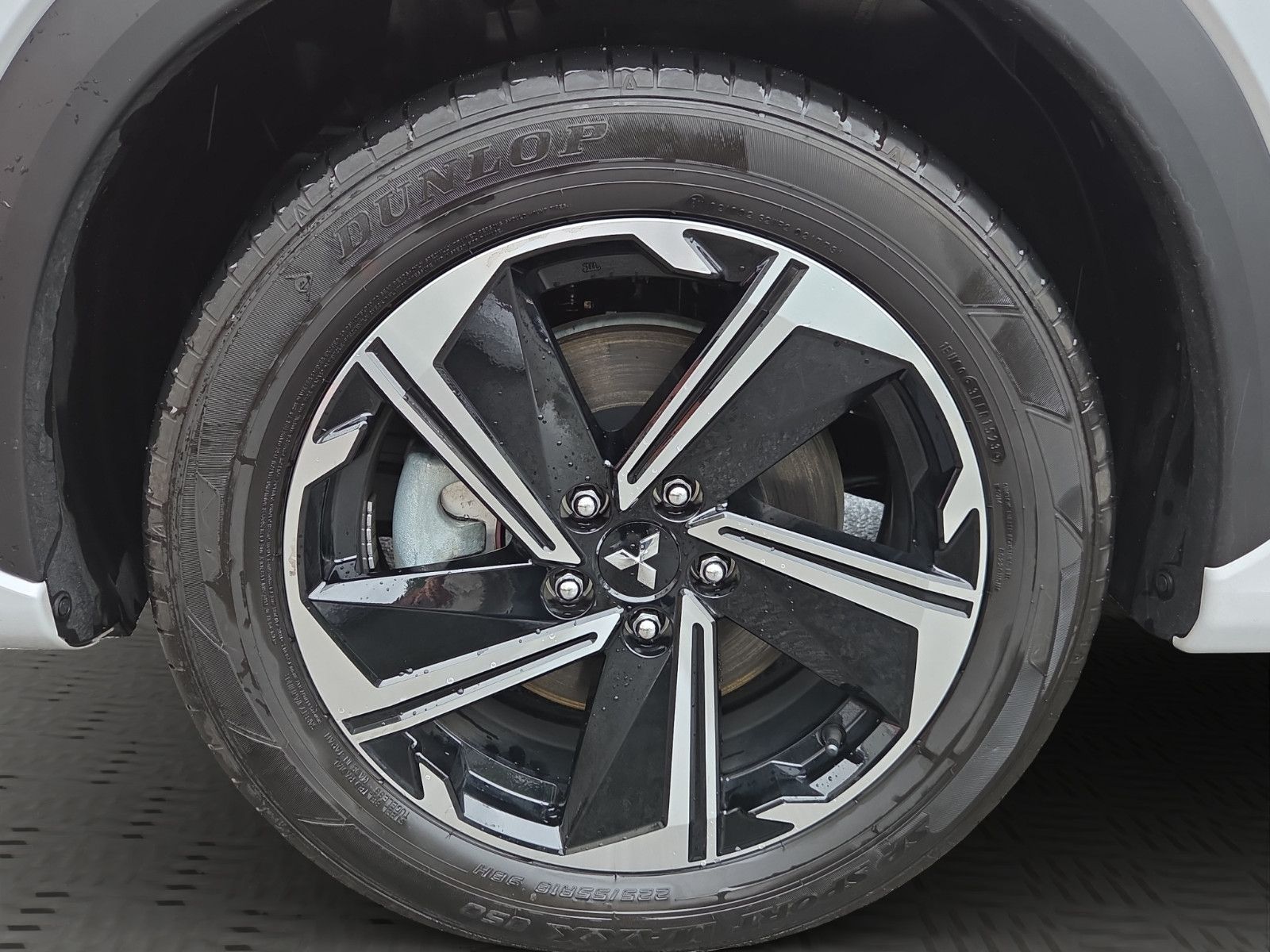 Fahrzeugabbildung Mitsubishi ECLIPSE CROSS 2.4 PLUG-IN HYBRID SELECT 4WD