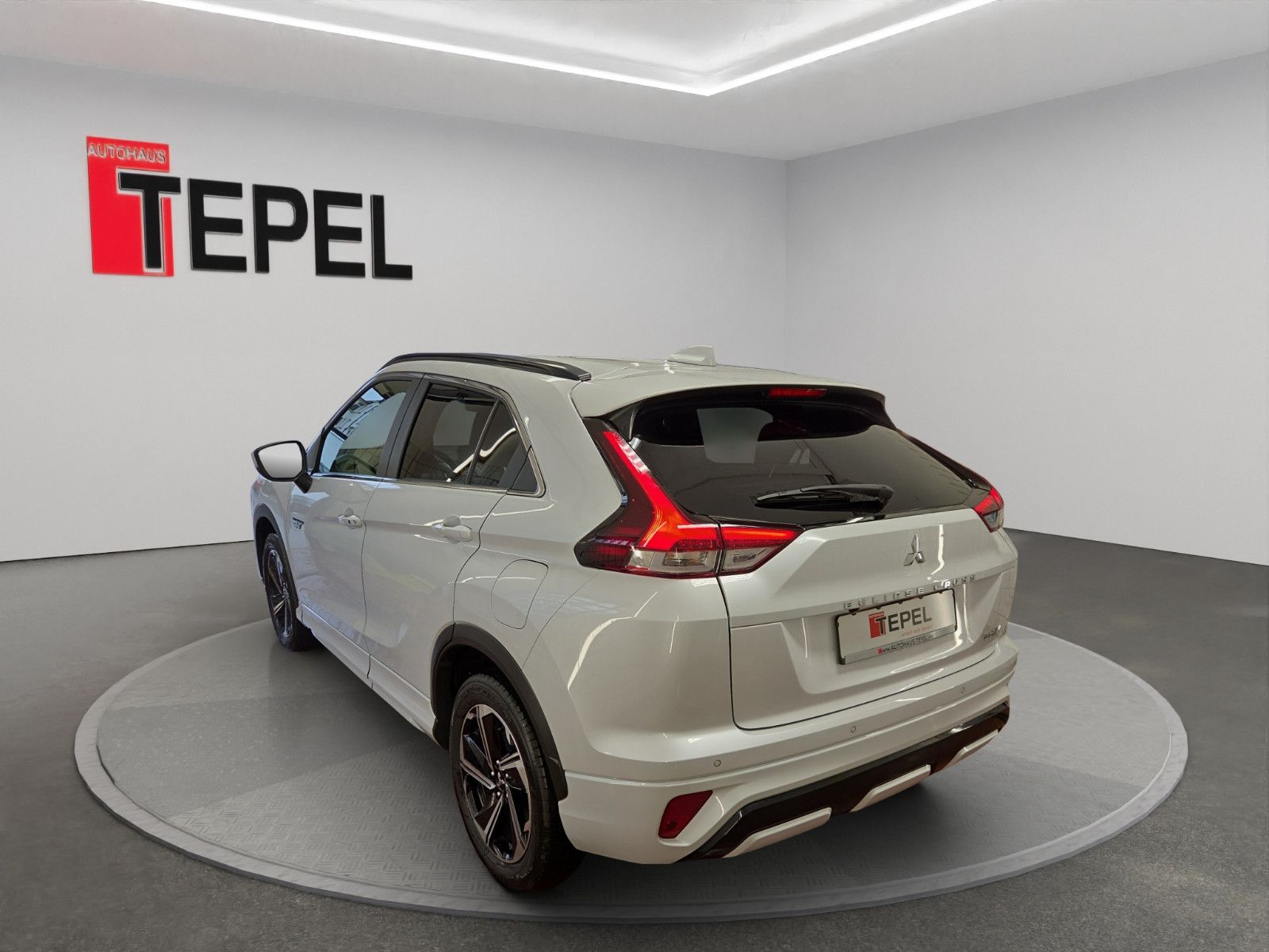 Fahrzeugabbildung Mitsubishi ECLIPSE CROSS 2.4 PLUG-IN HYBRID SELECT 4WD