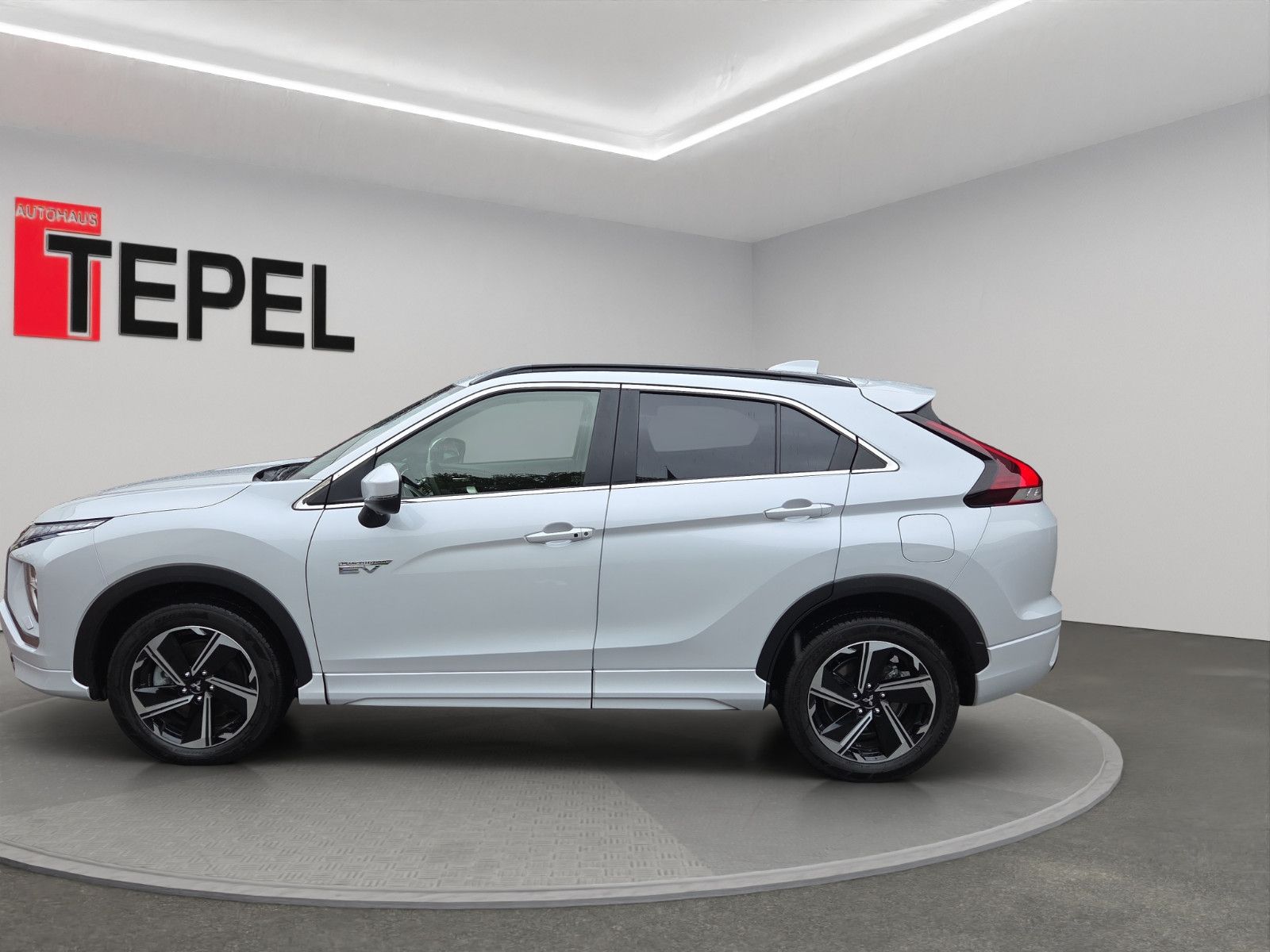 Fahrzeugabbildung Mitsubishi ECLIPSE CROSS 2.4 PLUG-IN HYBRID SELECT 4WD
