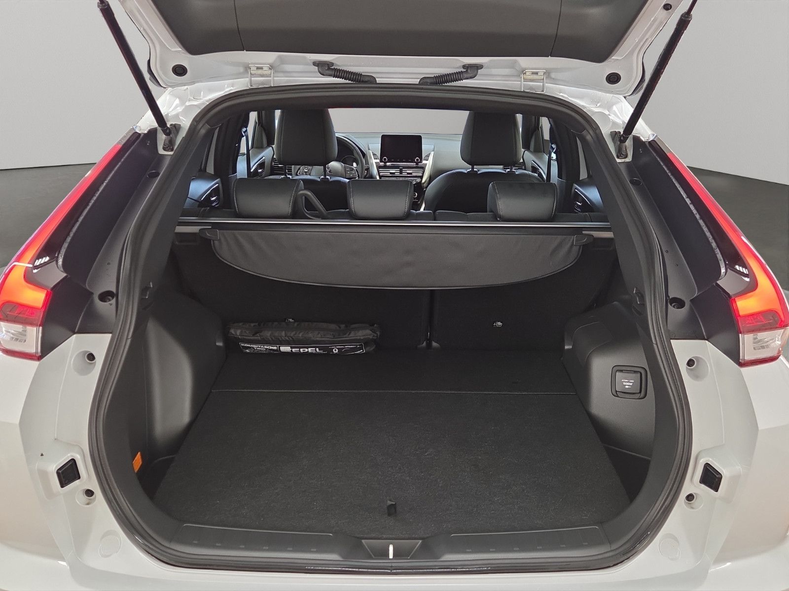 Fahrzeugabbildung Mitsubishi ECLIPSE CROSS 2.4 PLUG-IN HYBRID SELECT 4WD