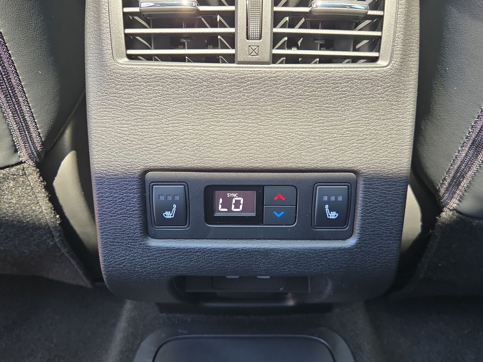Fahrzeugabbildung Mitsubishi OUTLANDER 2.4 PHEV BLACK EDITION 4WD