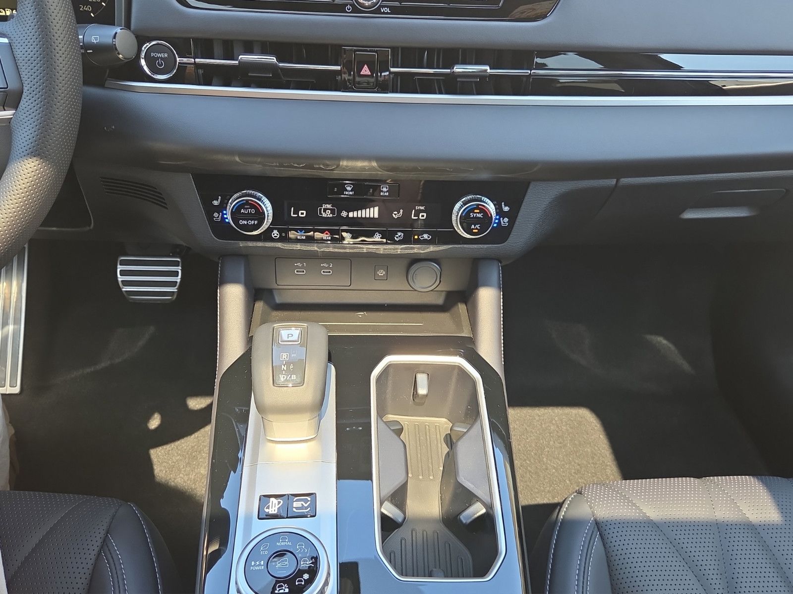 Fahrzeugabbildung Mitsubishi OUTLANDER 2.4 PHEV BLACK EDITION 4WD