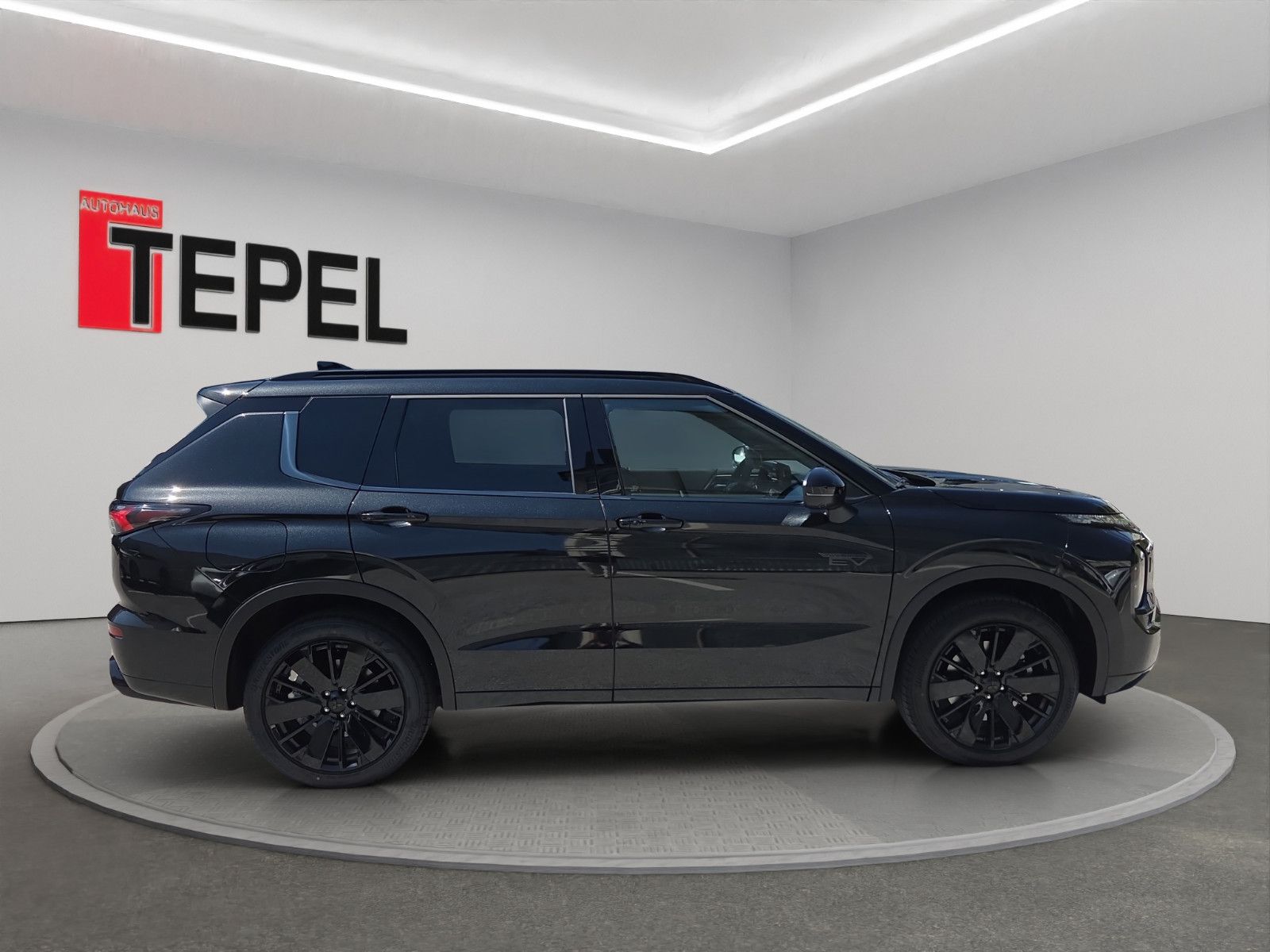 Fahrzeugabbildung Mitsubishi OUTLANDER 2.4 PHEV BLACK EDITION 4WD