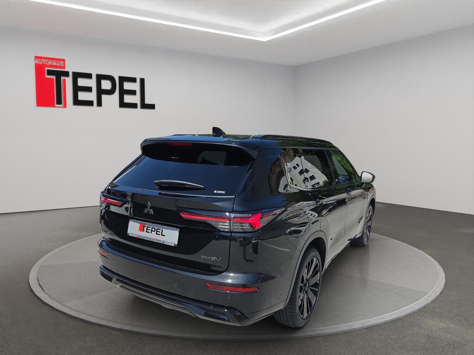 Fahrzeugabbildung Mitsubishi OUTLANDER 2.4 PHEV BLACK EDITION 4WD