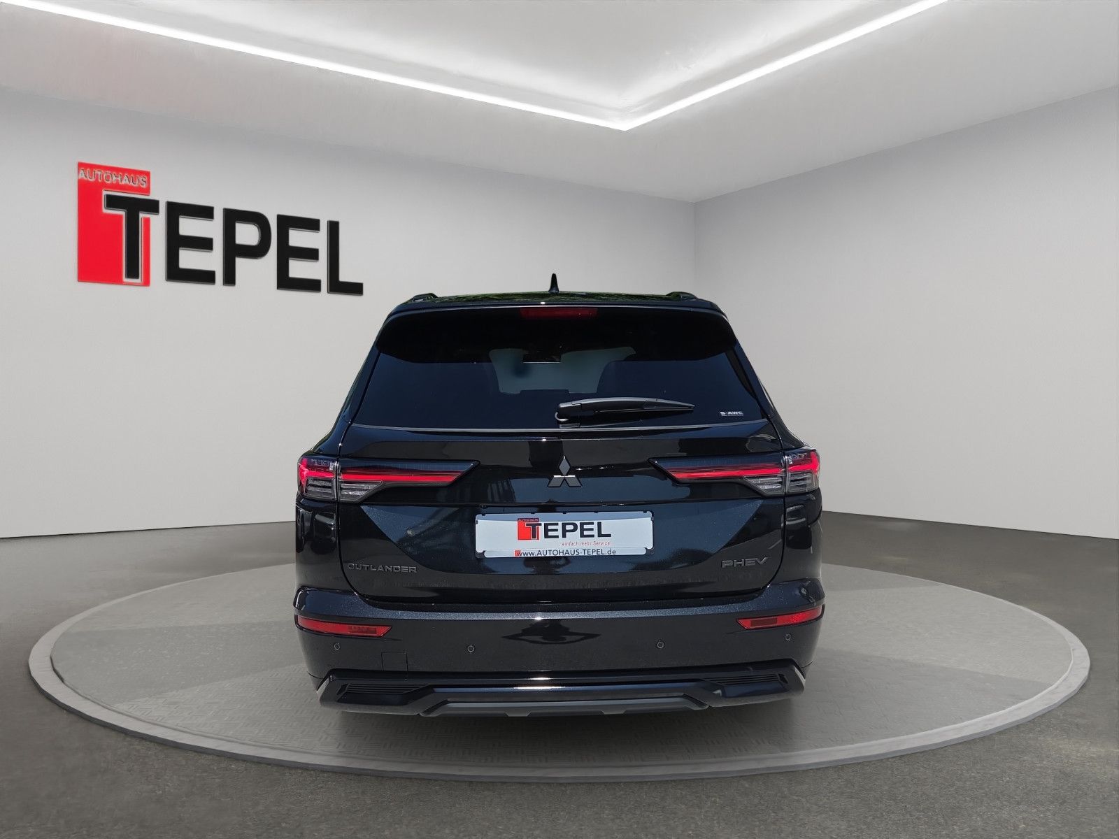 Fahrzeugabbildung Mitsubishi OUTLANDER 2.4 PHEV BLACK EDITION 4WD
