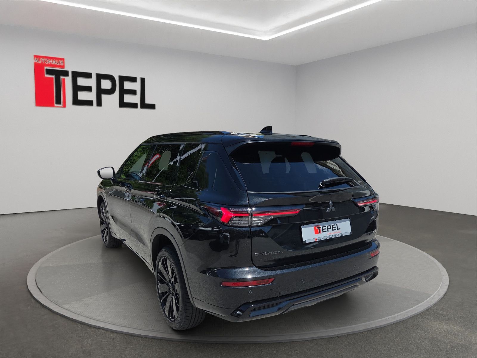 Fahrzeugabbildung Mitsubishi OUTLANDER 2.4 PHEV BLACK EDITION 4WD
