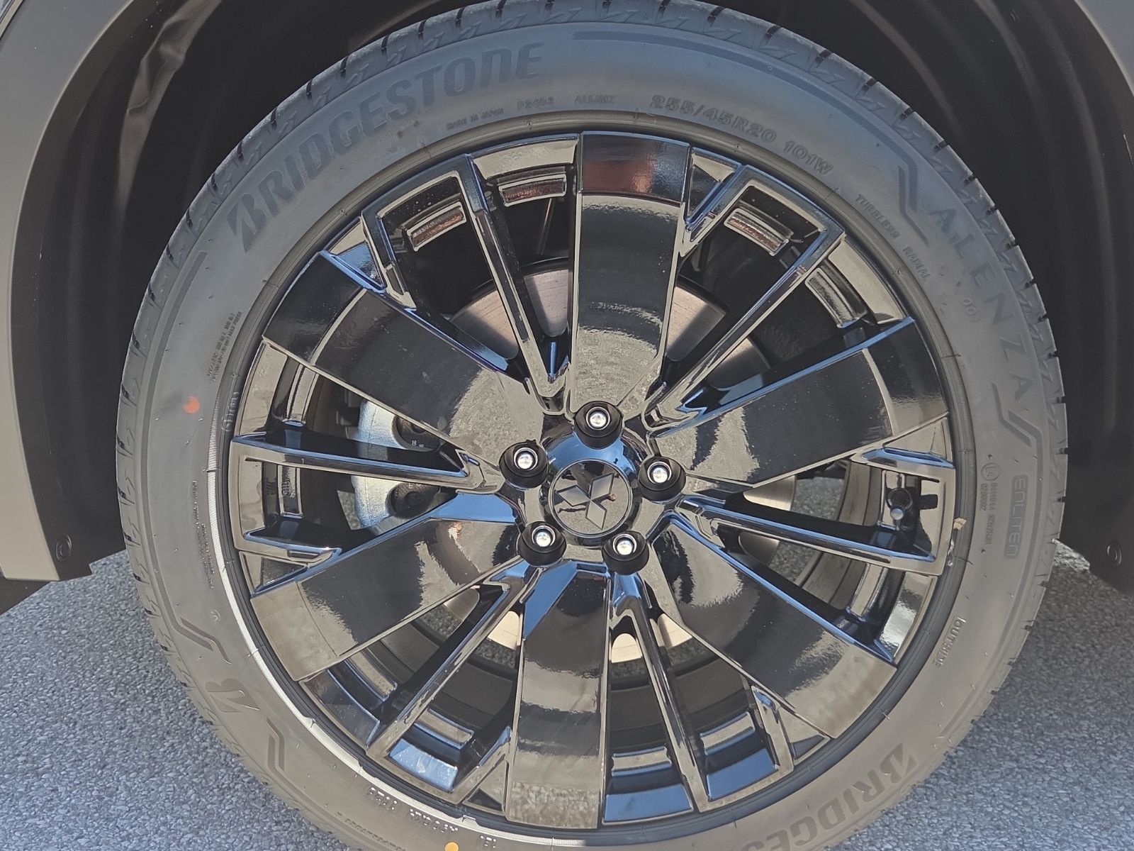 Fahrzeugabbildung Mitsubishi OUTLANDER 2.4 PHEV BLACK EDITION 4WD