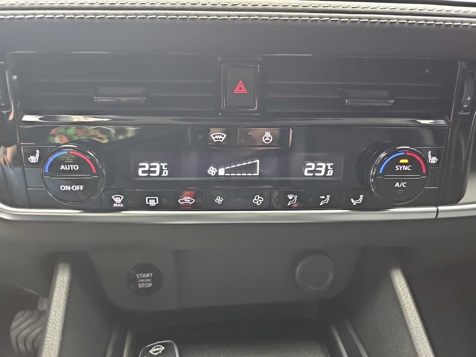 Fahrzeugabbildung Nissan QASHQAI 1.3 DIG-T MHEV Xtronic N-CONNECTA
