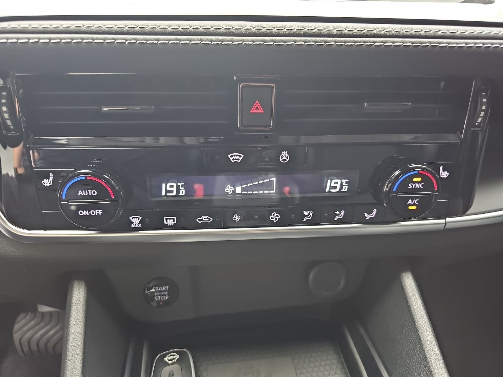 Fahrzeugabbildung Nissan QASHQAI 1.3 DIG-T MHEV Xtronic N-CONNECTA